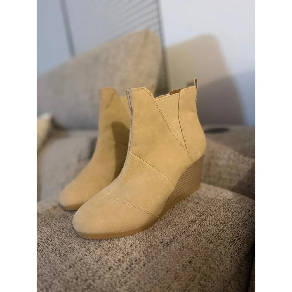 TOMS Majorca Suede Wedge Chelsea Boots Tan US 8 NWOT